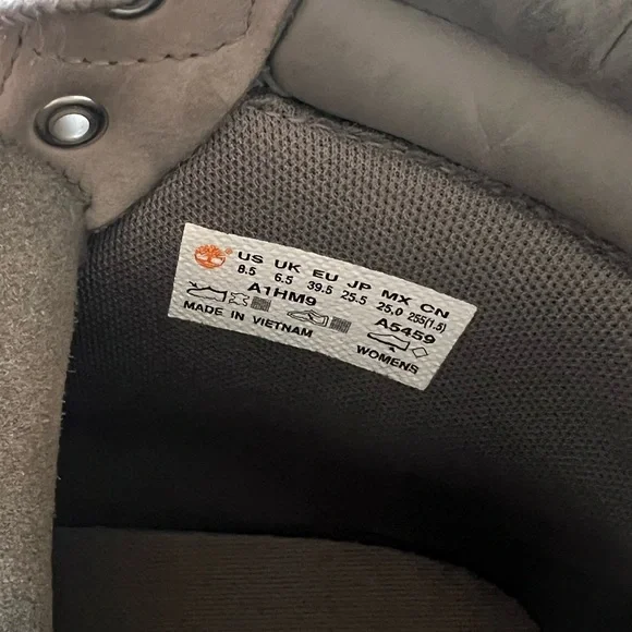 Grey timberland women’s size 8 1/2 little warn but I. Great condition - Picture 4 of 4